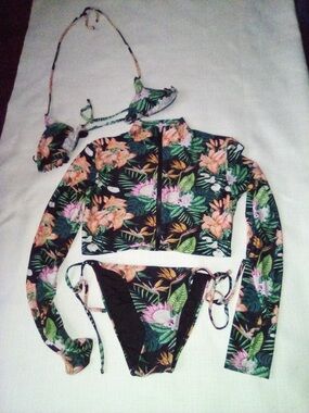 Fashion Nova Tropical Floral 3-Piece Bikini Set in Black and Green